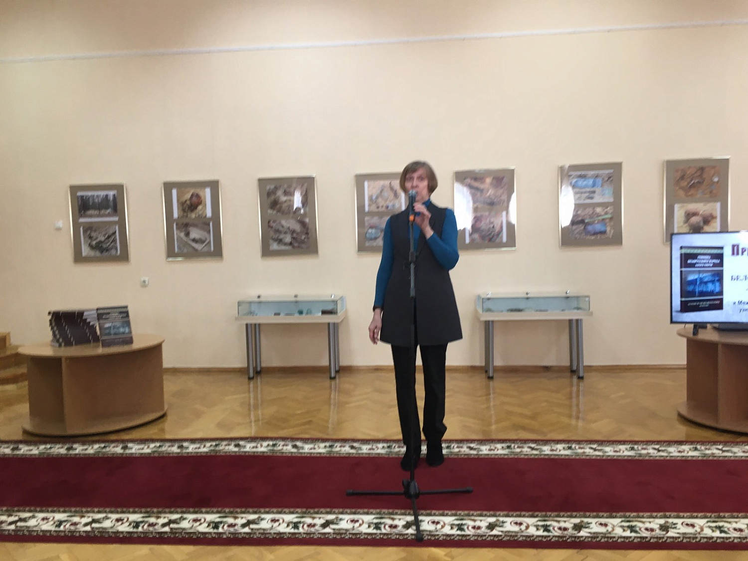    Представители издательства «Беларусь» сегодня презентовали книгу «Геноцид белорусского народа. Лагеря смерти» в Гомельской областной библиотеке.
